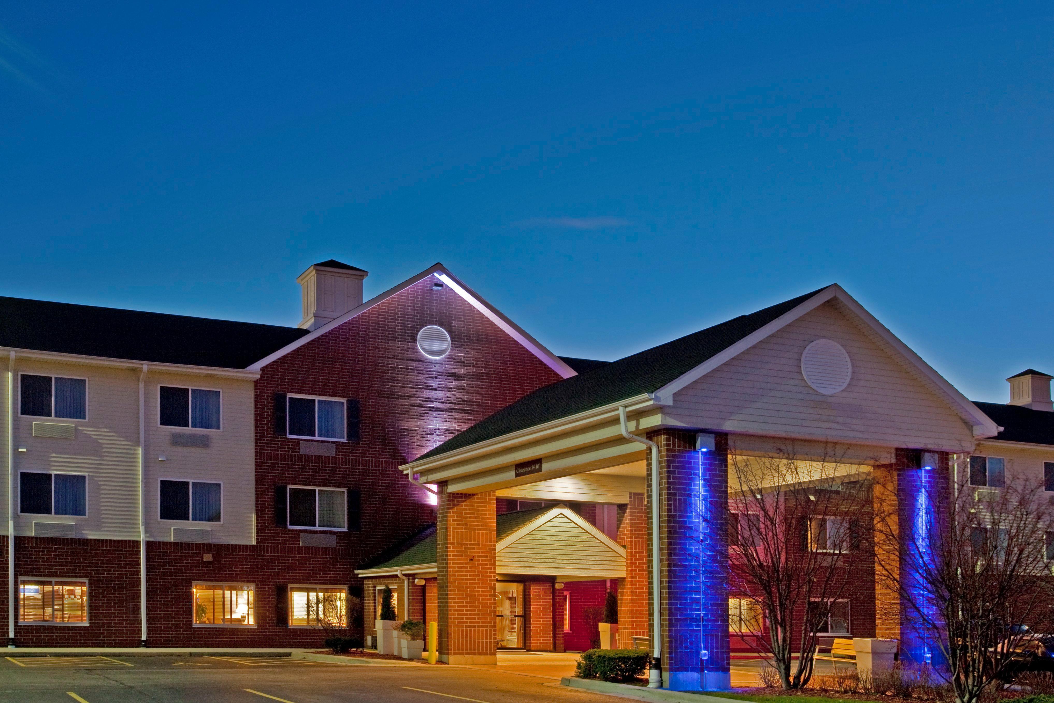 Holiday Inn Express Chicago Northwest-Vernon Hills, An Ihg Hotel Bagian luar foto