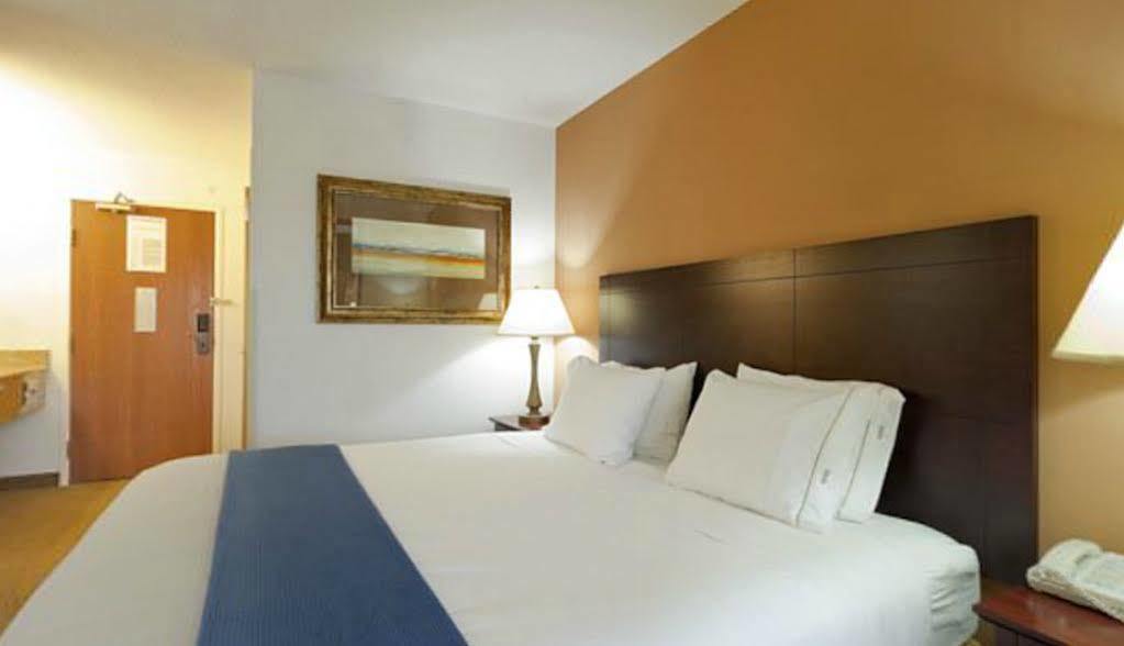 Holiday Inn Express Chicago Northwest-Vernon Hills, An Ihg Hotel Bagian luar foto